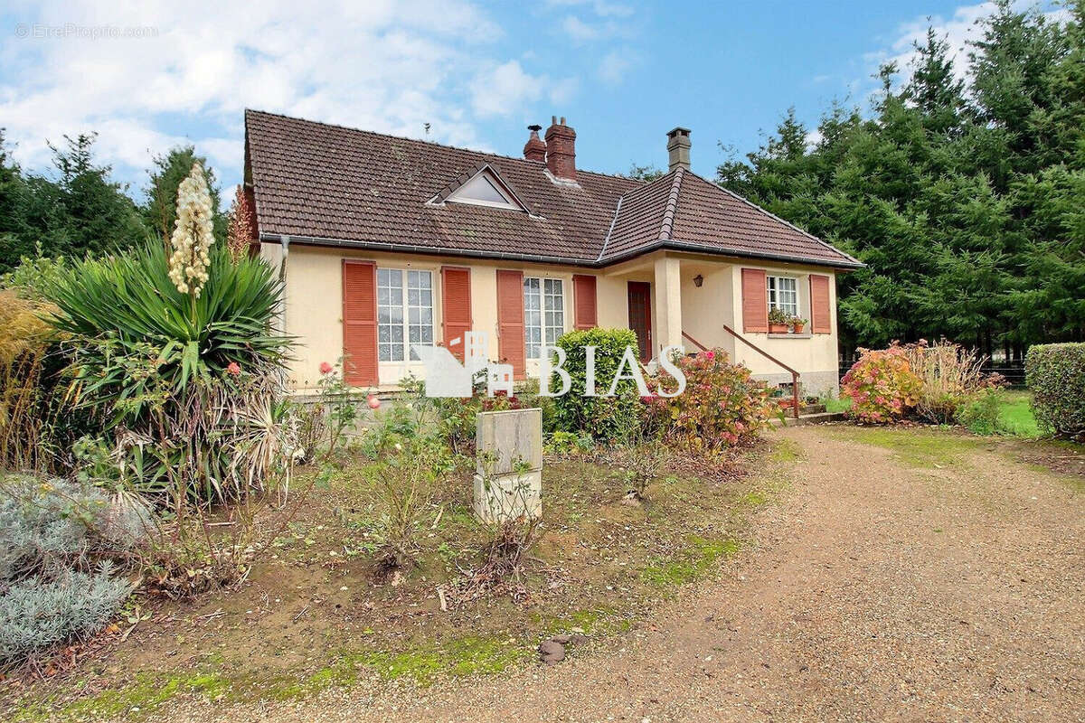 Maison à LA HALLOTIERE