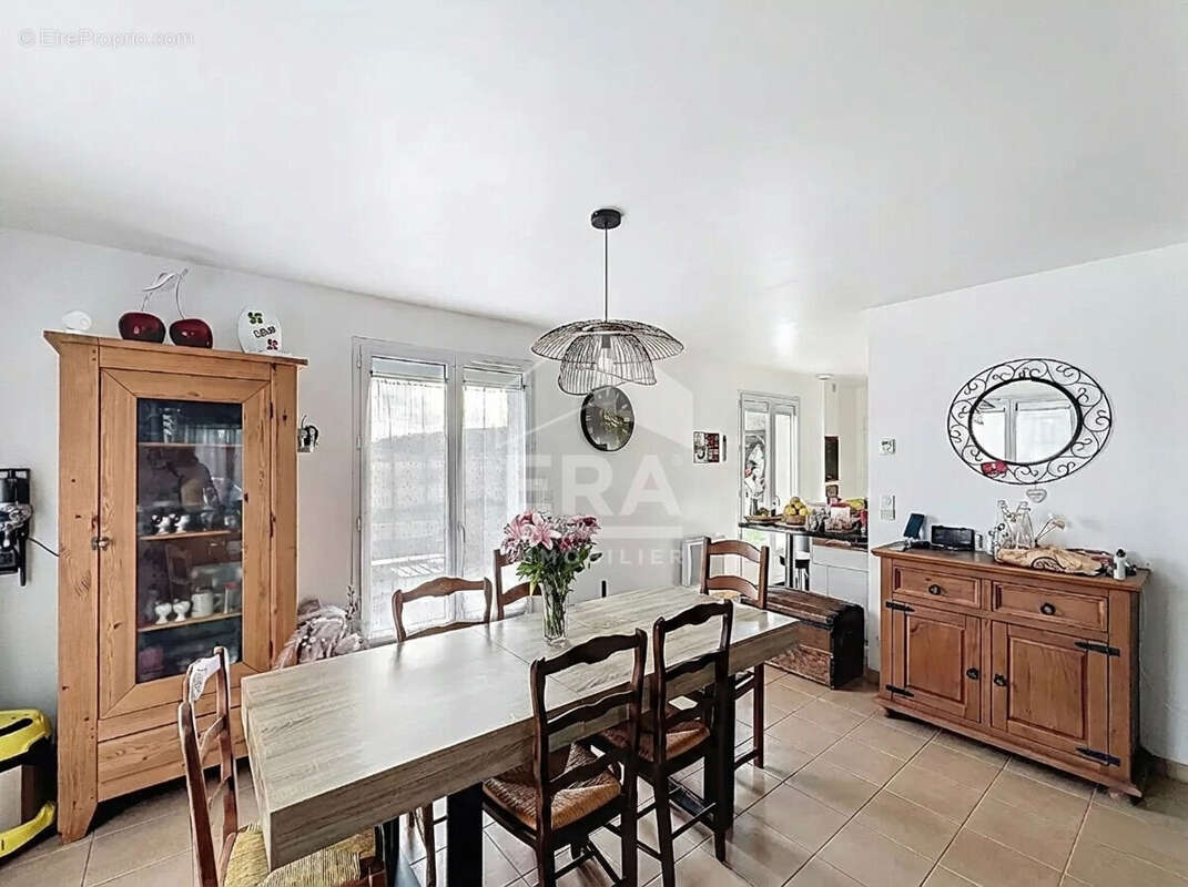 Maison à D'HUISON-LONGUEVILLE