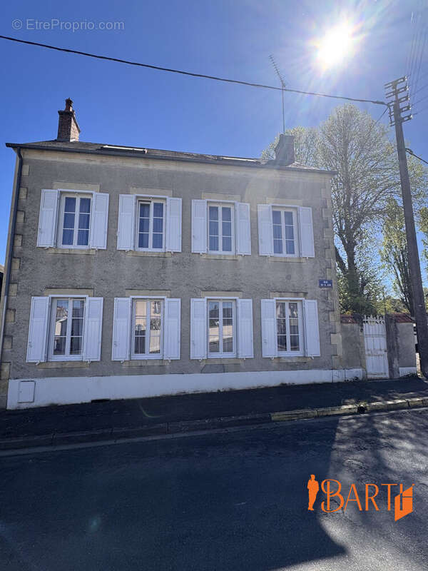 Maison à LA GUERCHE-SUR-L'AUBOIS