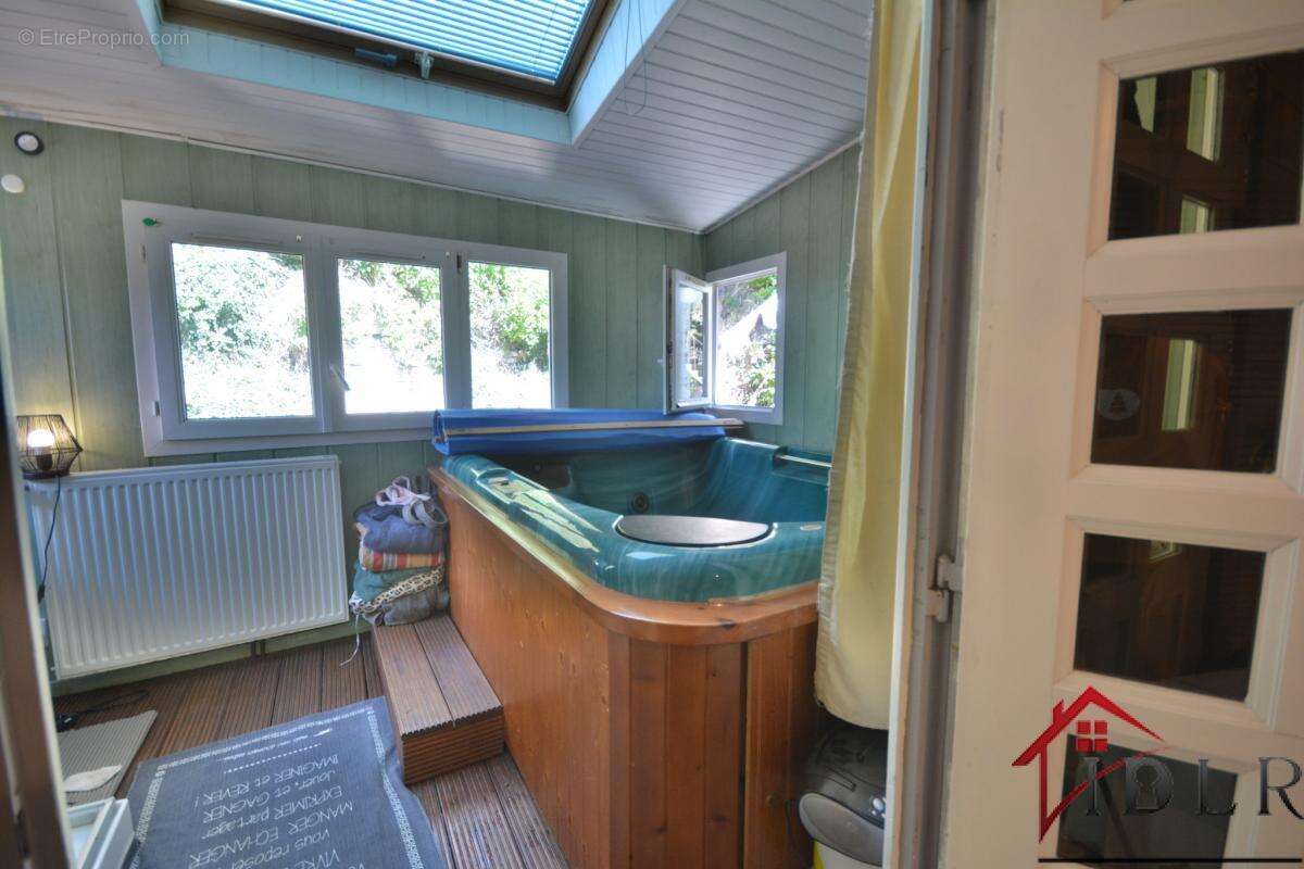 Commerce à BOURBONNE-LES-BAINS