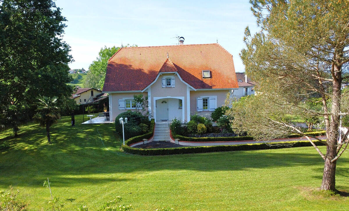 Maison à SAUVAGNON