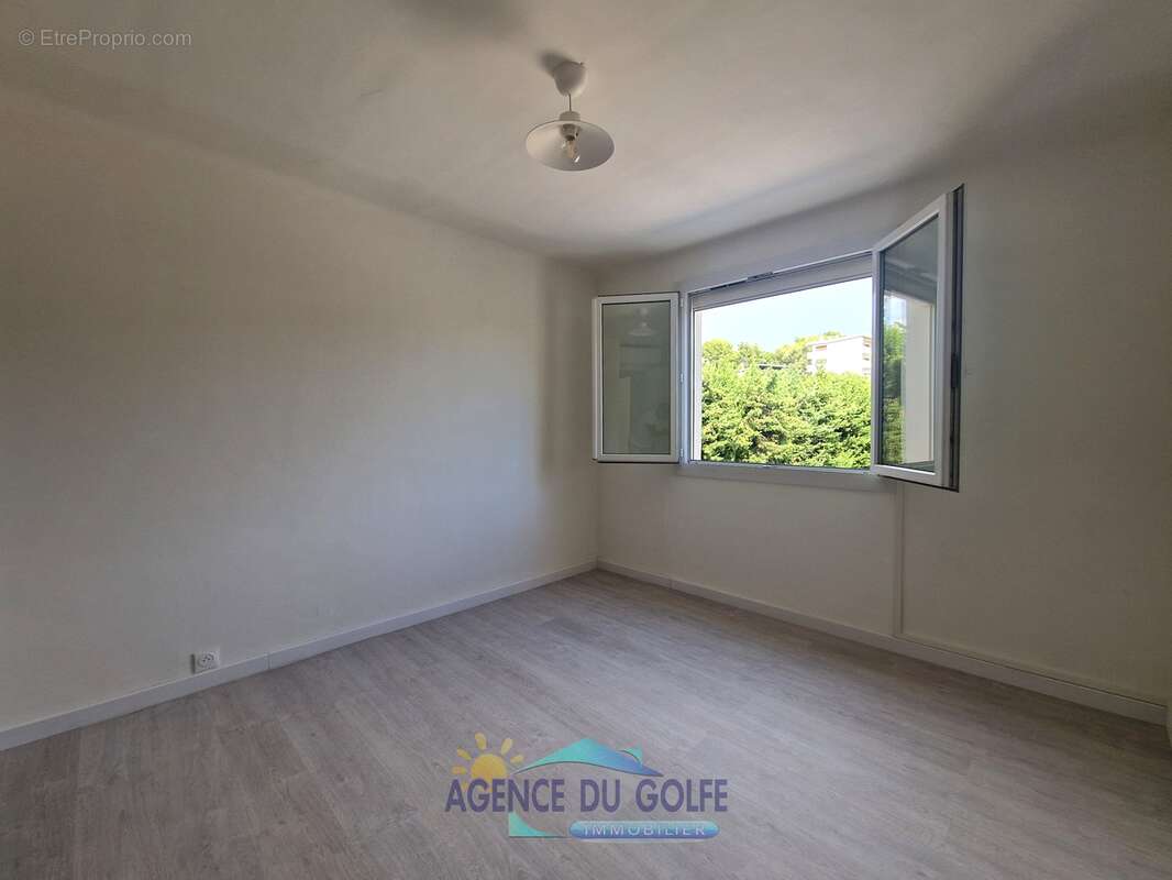 Type 3 rénové avec terrasse et beau jardin proche commerces - photo 5