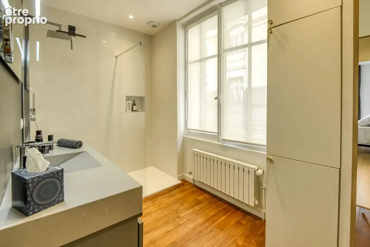 Maison très soignée de 185 m²  (215 m² au sol) entièrement rénovée en 2019 avec deux garages à proximité du quartier commerçant  - photo 9
