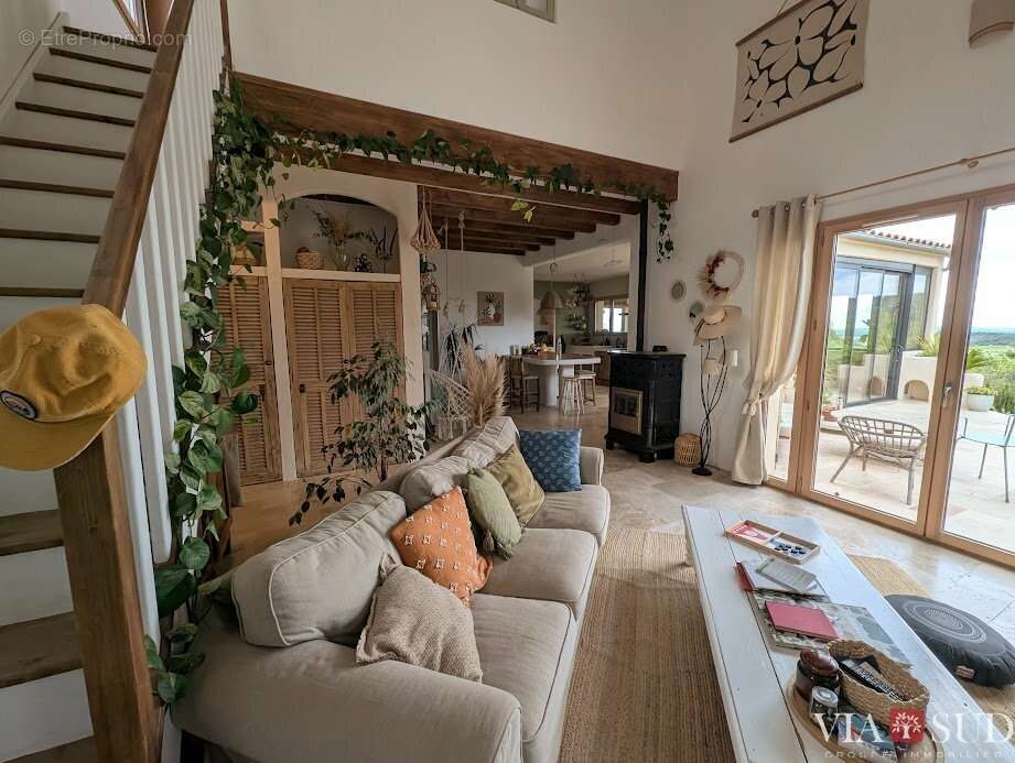 Maison à MONTOULIERS