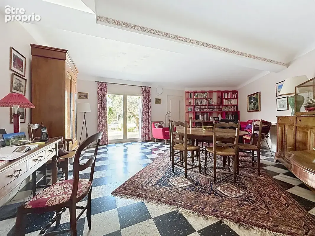 UCHAUX - Maison de charme, 5 chambres, jardin 1000m² avec piscine - photo 6
