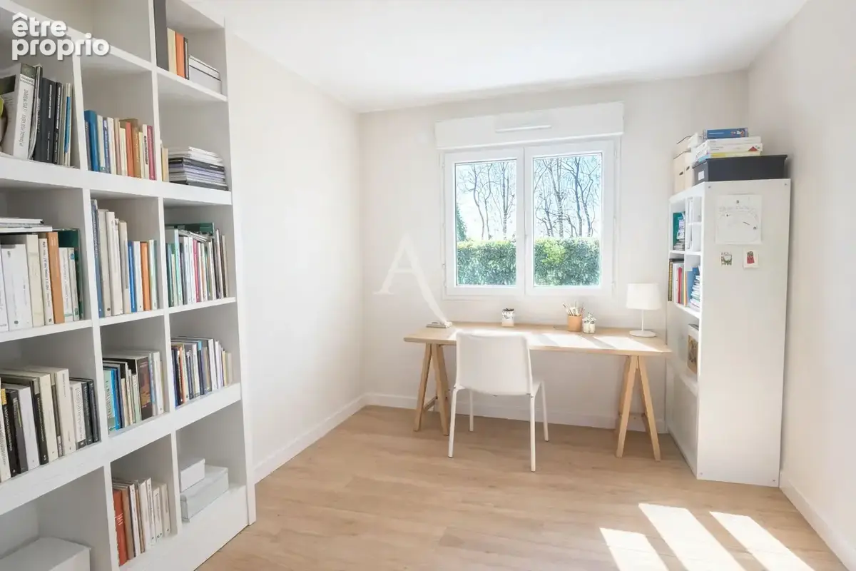 Appartement - 3 pièces - 74 m2 - jardin de 95m2 - box - PMR - photo 6