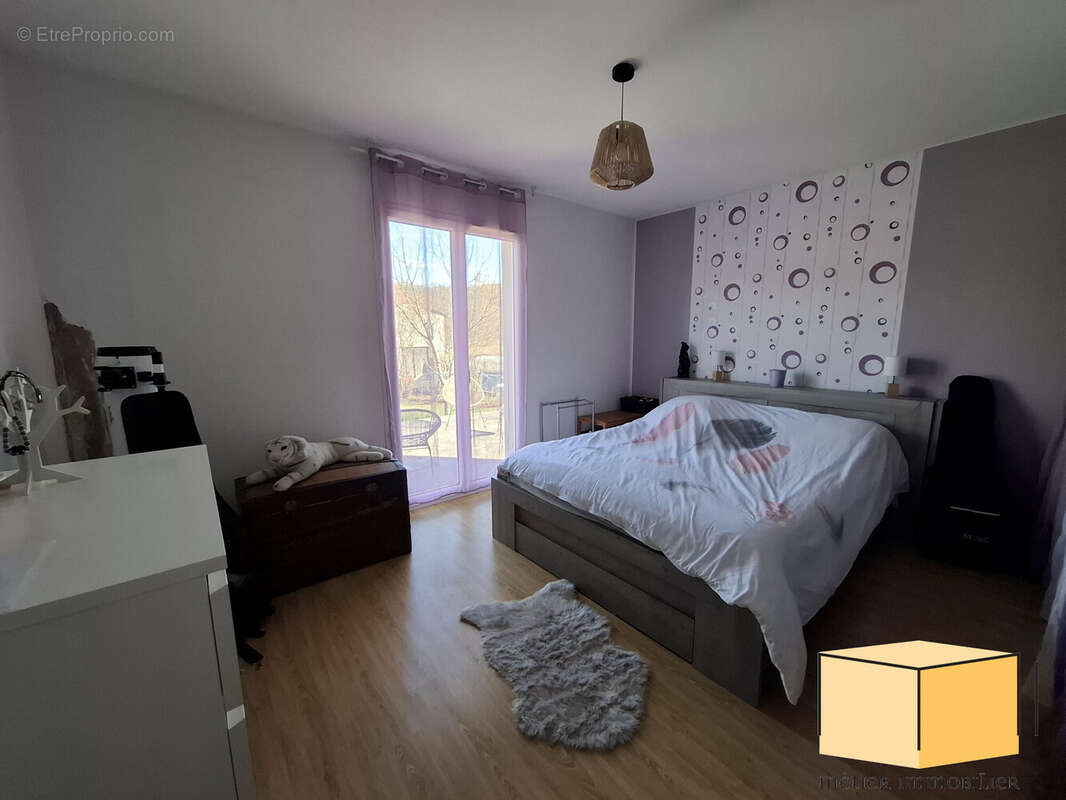 Maison à CHAZEY-BONS