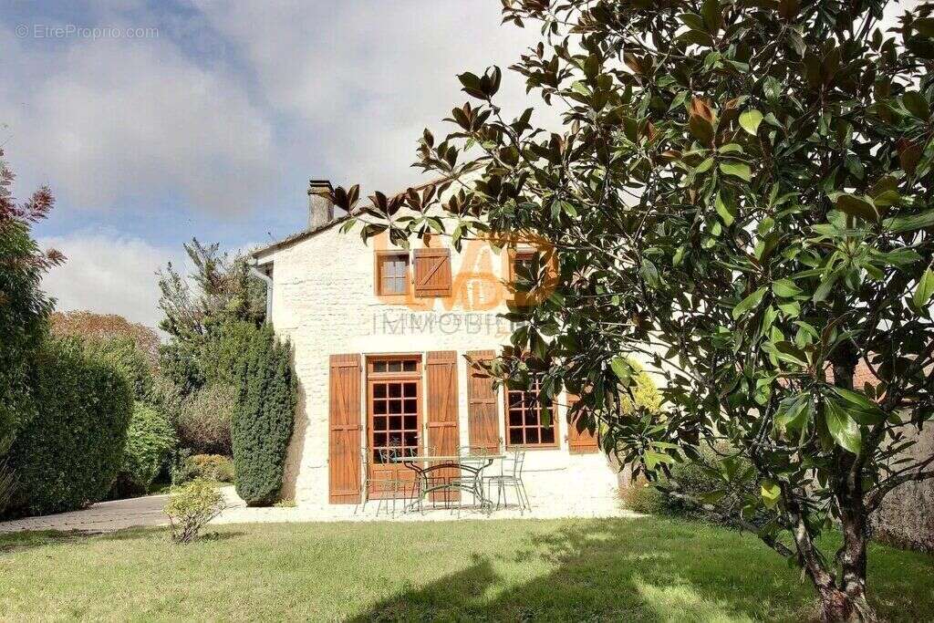 Maison à SAINT-MARTIN-DE-JUILLERS