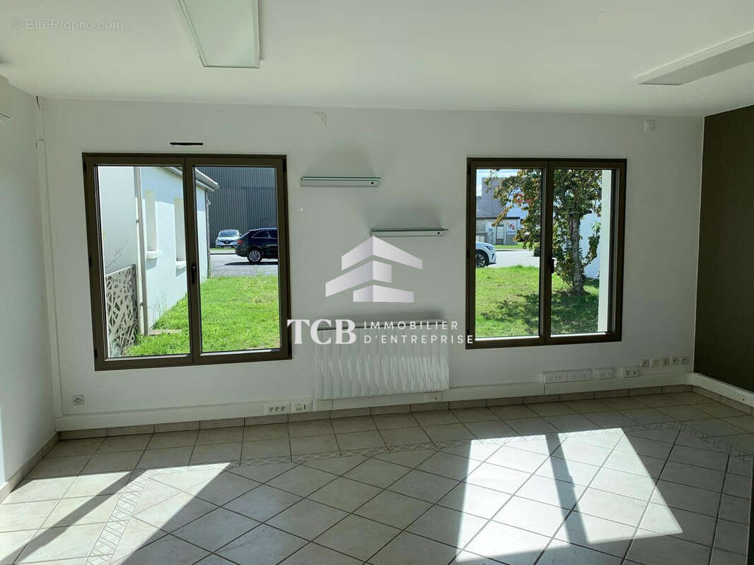 Commerce à BASSE-GOULAINE