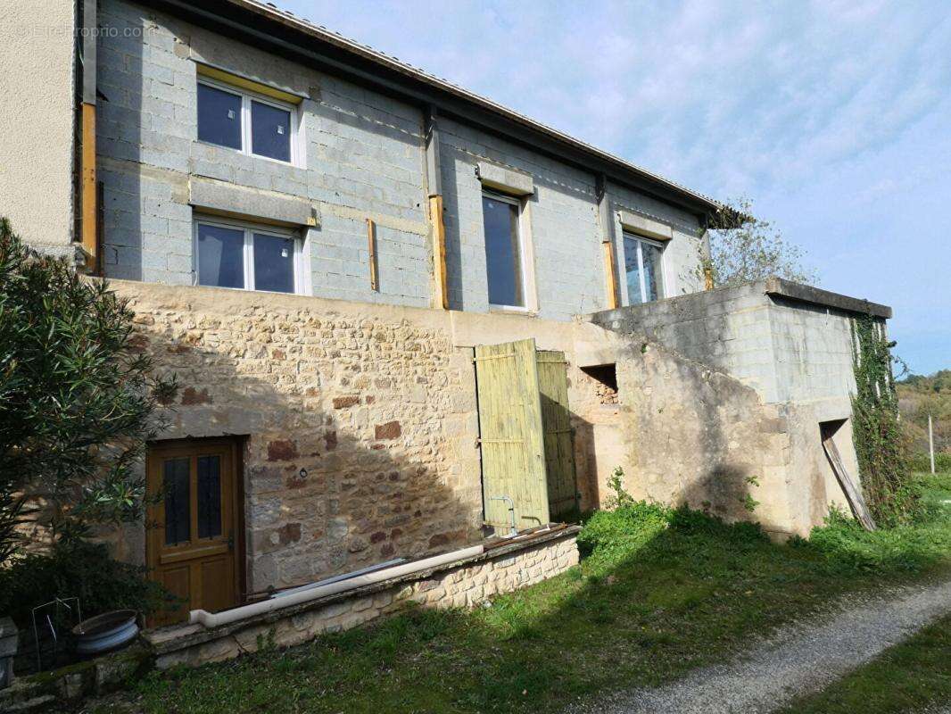 Maison A RENOVER 4 pièce(s) 130 m2 / terrain 1500m² - photo 2