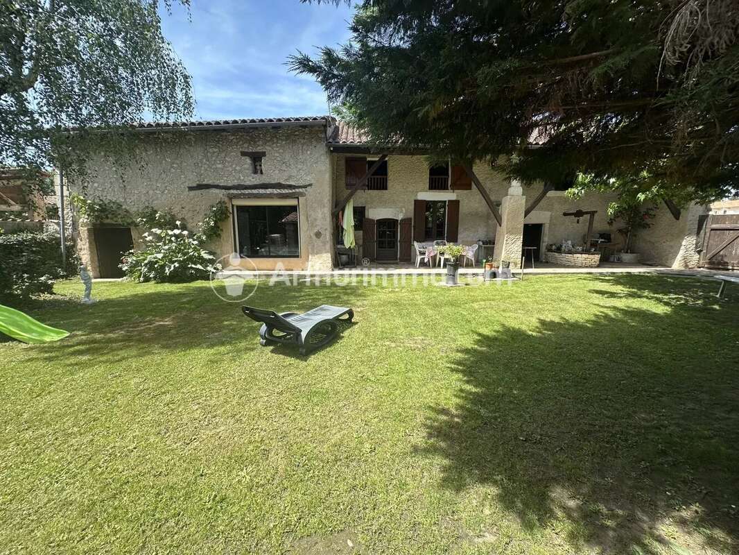 Maison à NEUVIC