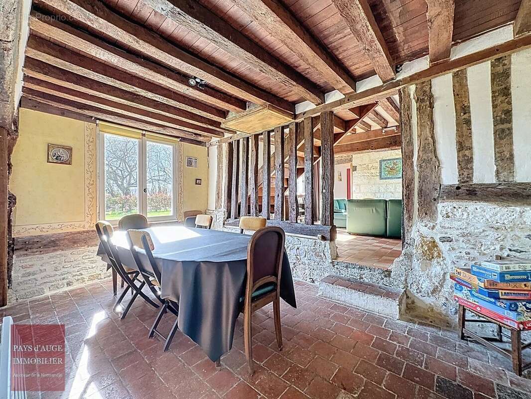 Maison à SAINT-GEORGES-EN-AUGE