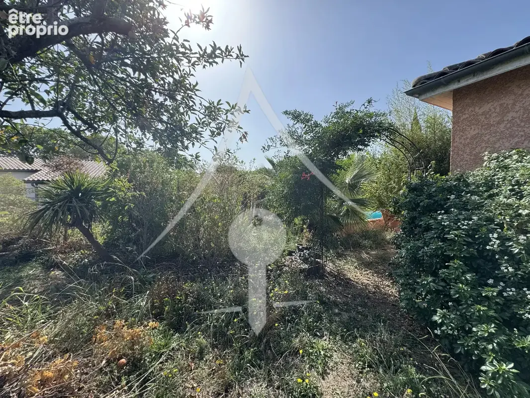 MAISON DE PLAIN-PIED T5 avec grand jardin, piscine et dépendance - photo 16