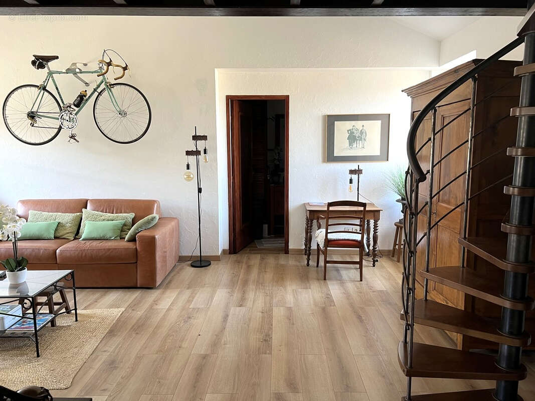 Appartement à VILLENEUVE-LES-AVIGNON