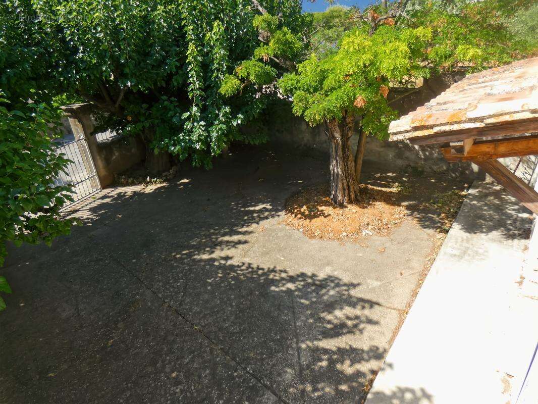 Maison à LAUDUN-L'ARDOISE