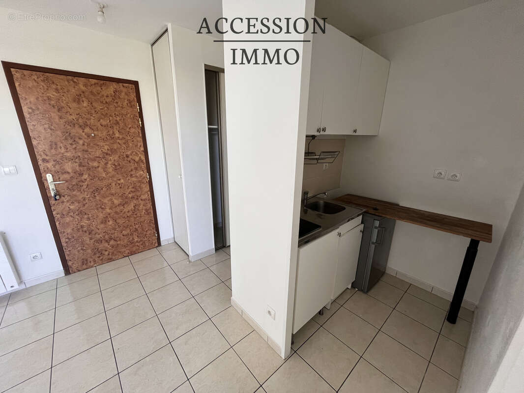 2 pièces avec CHAMBRE Dijon TOISON D'OR 34 m2 au 2ème étage dans Résidence Ravalée avec balcon /Cave + Parking - photo 3