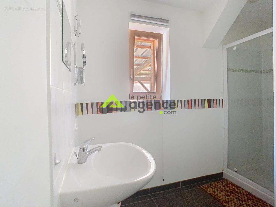 Maison à SAINT-QUENTIN-LA-CHABANNE