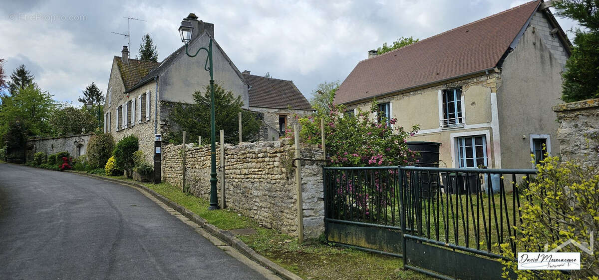 À Chérence, propriété de 280m2 avec travaux et maison habitable - photo 5