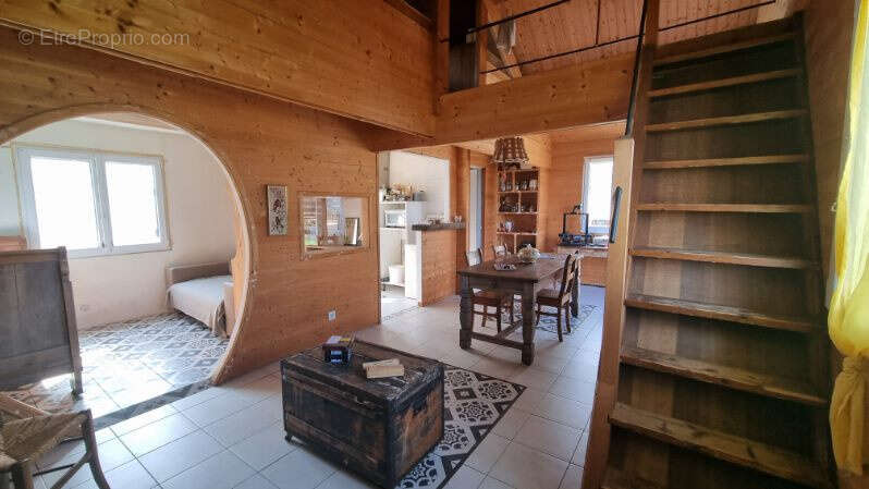 Maison à CHATEL-MONTAGNE