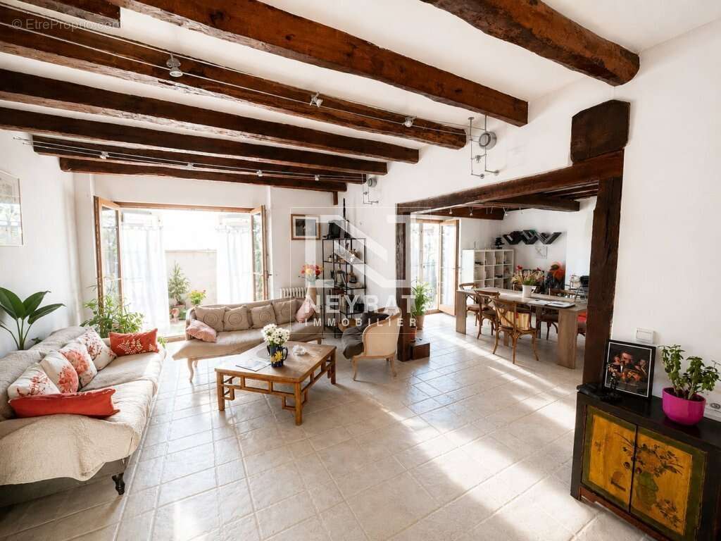 Authentique maison de village de 157 m2 - photo 2