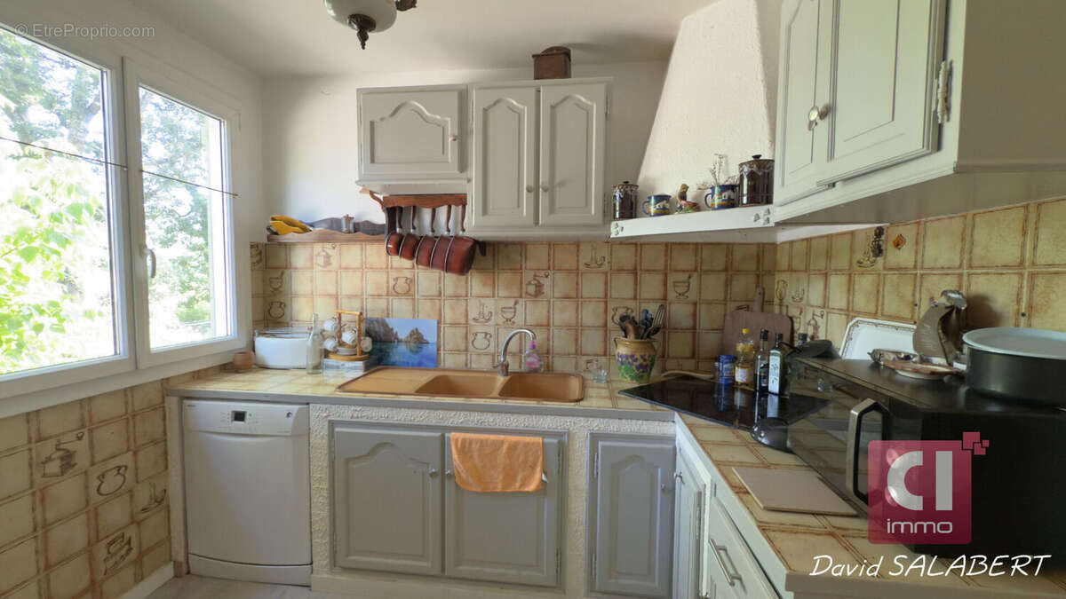 À vendre,  villa plain-pied  T5 + appartement indépendant sur terrain arboré à Garéoult - photo 5