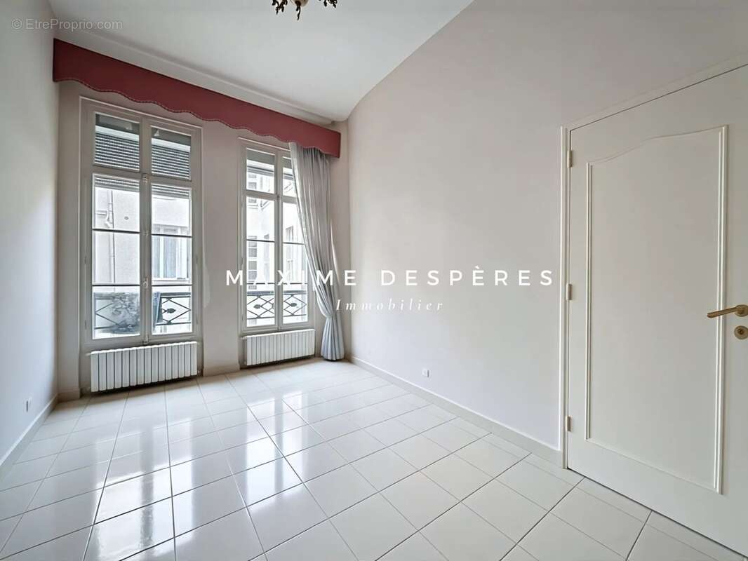 Appartement à PARIS-2E