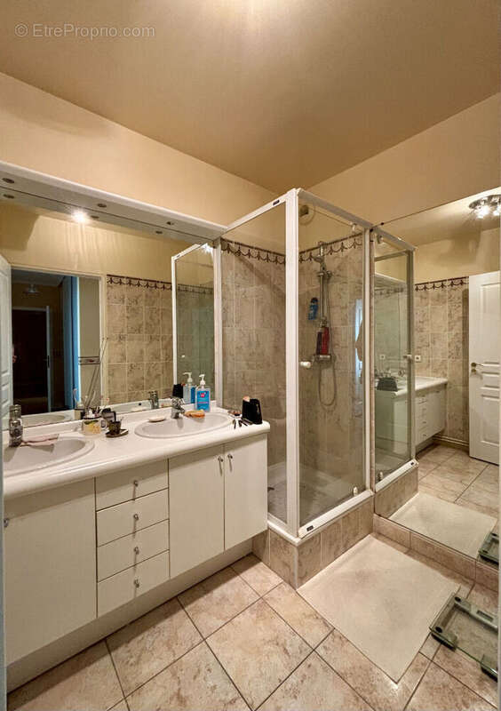 Appartement à LEVALLOIS-PERRET