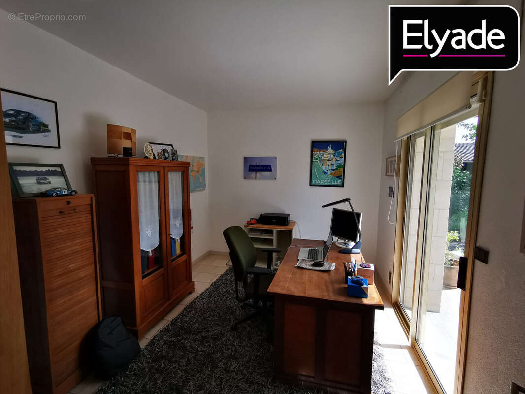 Bureau - Maison à SAINT-MARCEL
