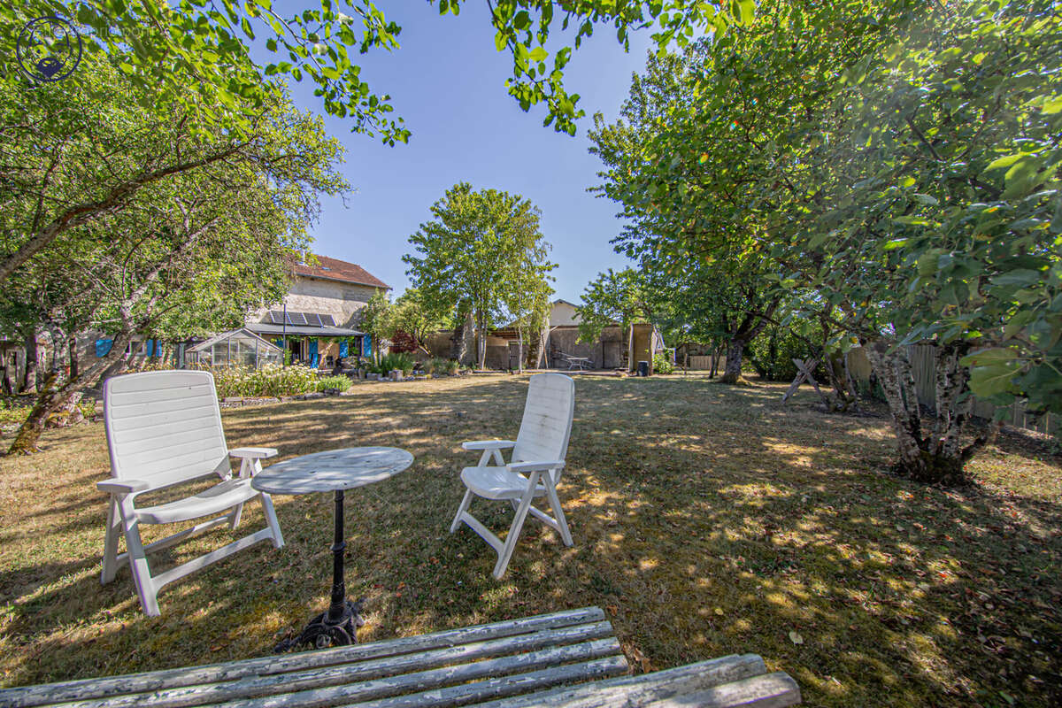 Maison de charme de 165 m2 avec dépendances - photo 4