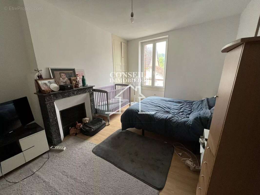 Maison à SAINT-JULIEN-DU-SAULT