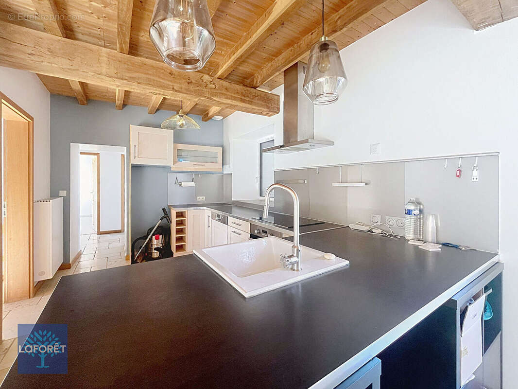 Maison à LIVRE-SUR-CHANGEON