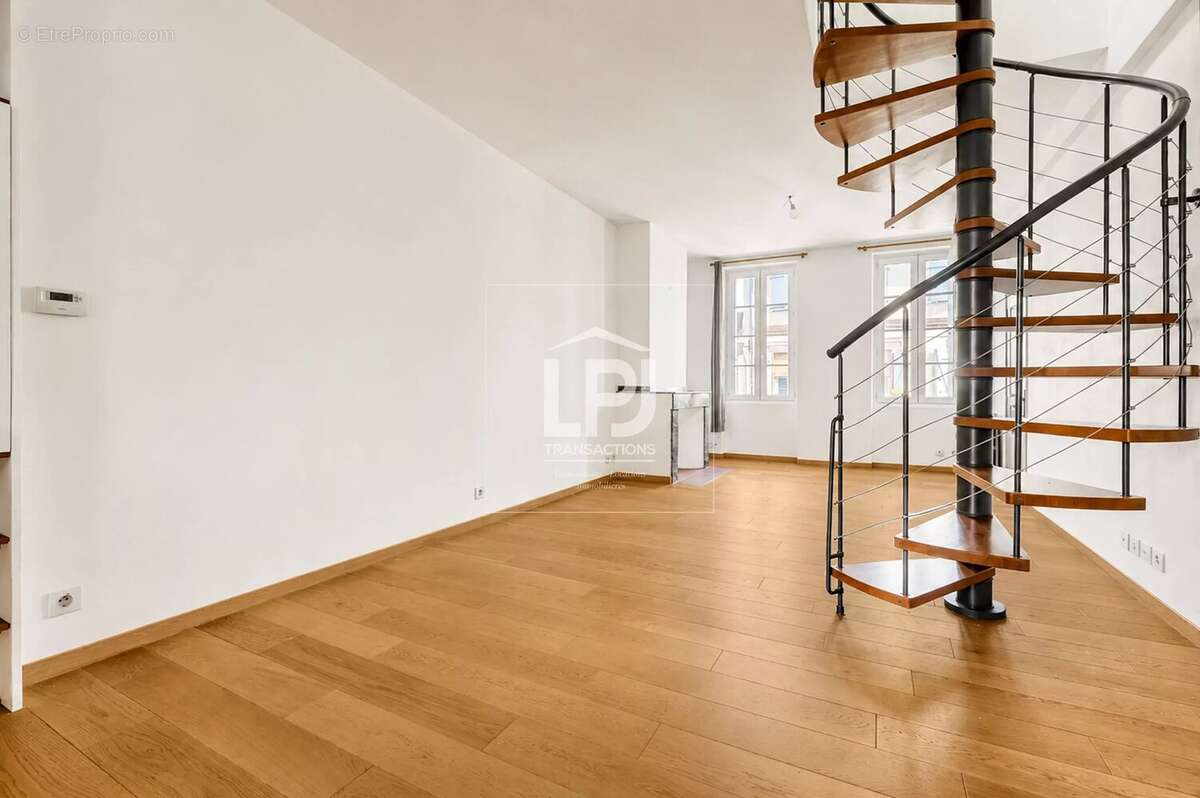 Bel appartement traversant T3 de 90 m² – Duplex, dernier étage – Petite copropriété, calme, quartier Marengo / La Colonne - photo 8