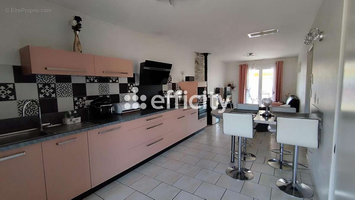 Maison 80 m² à Chaptuzat  - photo 2