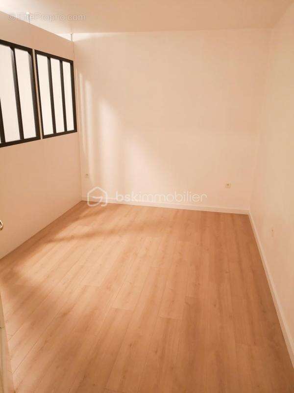 Studio de 35 m² à côté de L'ESIEE avec parking et cave - photo 4