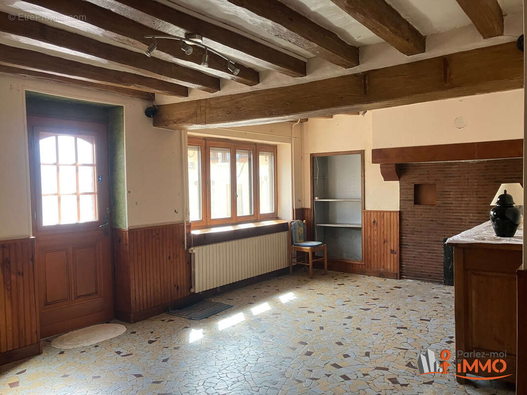 Maison à MOUTIERS-EN-PUISAYE