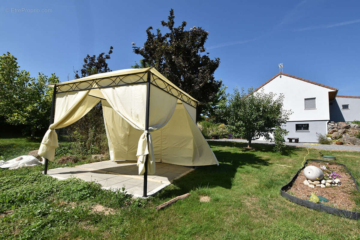 Maison à LA CHAPELLE