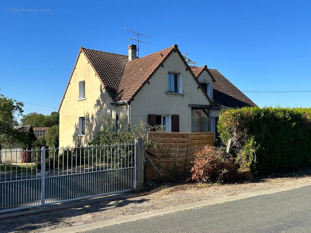 Maison à MONTGIVRAY
