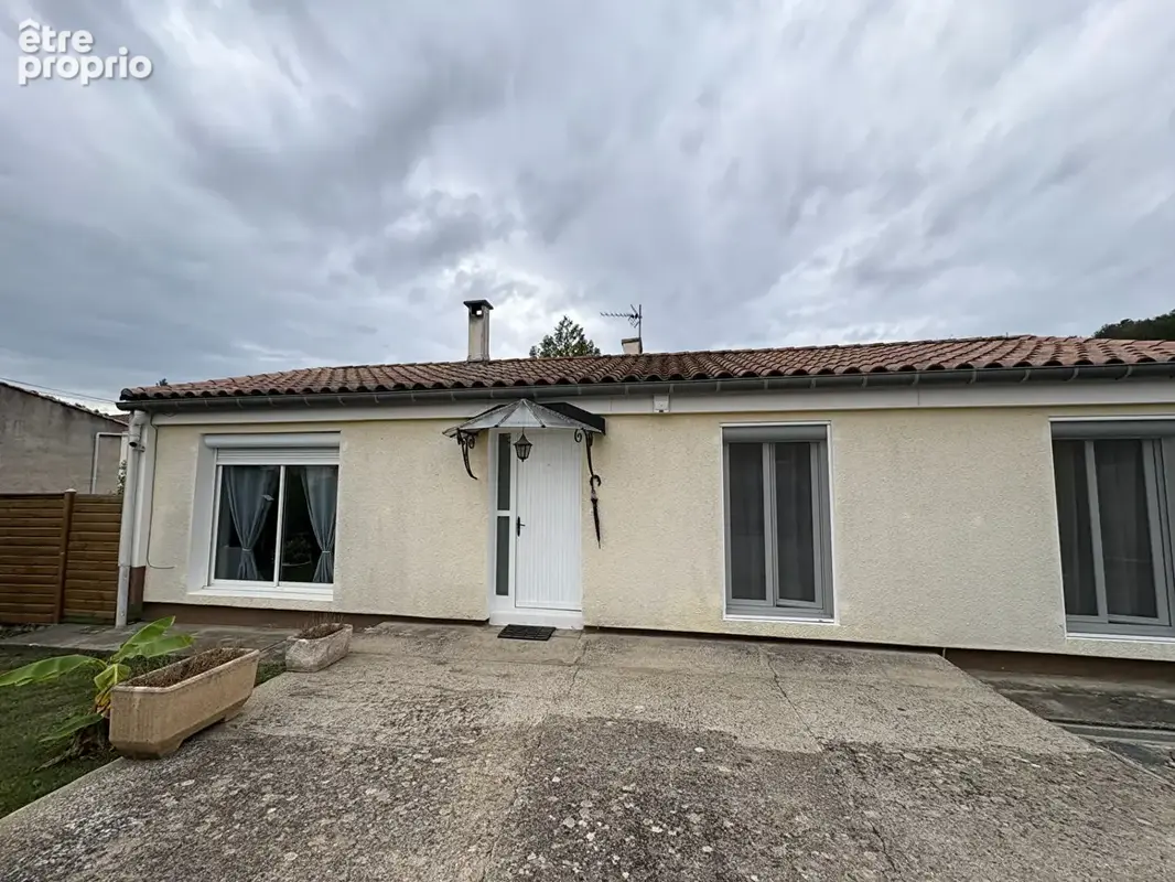 Villa de plain-pied de 100 m² avec piscine, véranda, grand garage et panneaux photovoltaïques à Montazels - photo 1