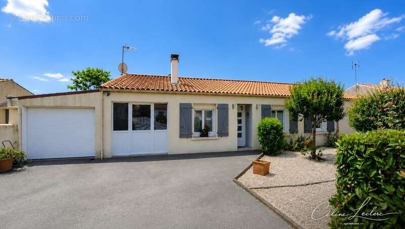 Maison - 120m2 - T5 avec piscine et fort potentiel  à Andilly (17) - photo 20