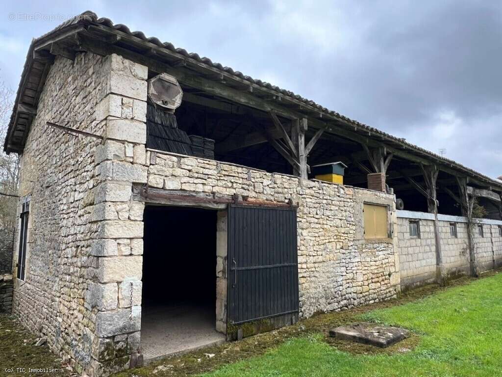 Maison à VERTEUIL-SUR-CHARENTE