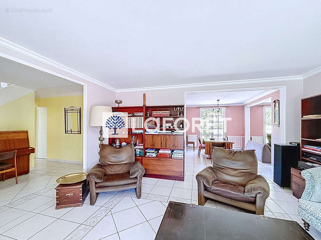 Maison à SAINT-NOM-LA-BRETECHE