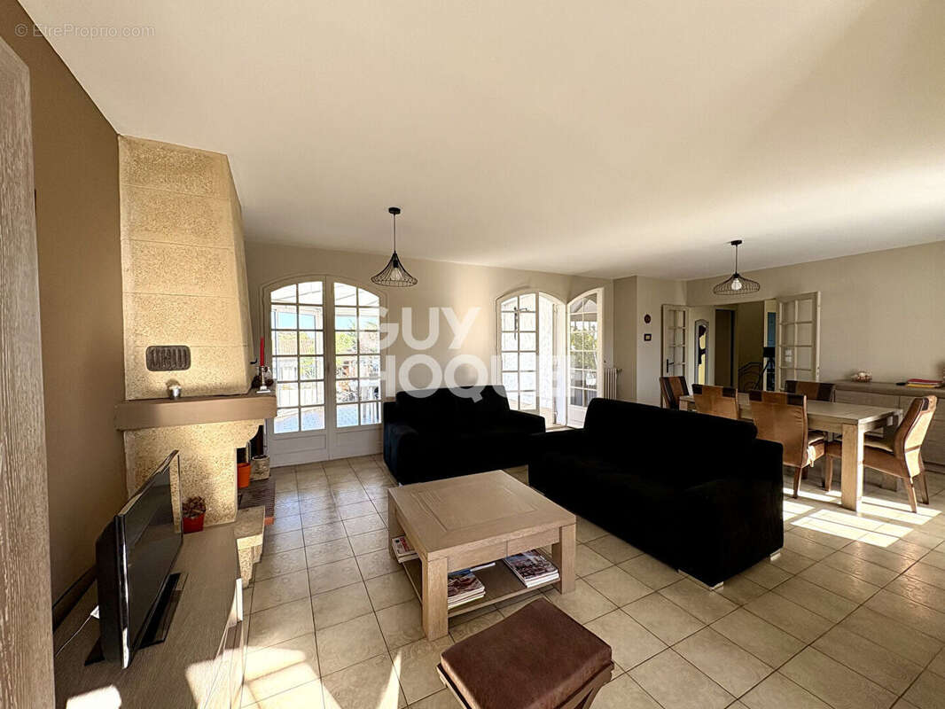 Maison à VILLENAVE-D&#039;ORNON