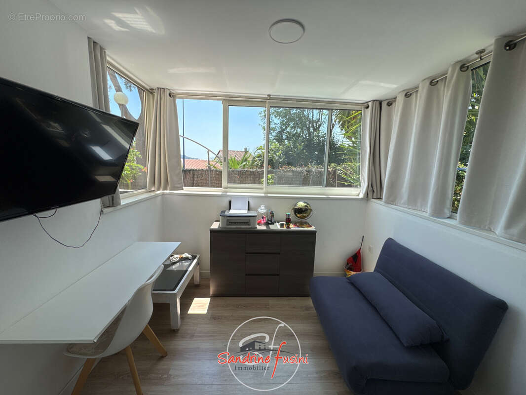Appartement à CARROS