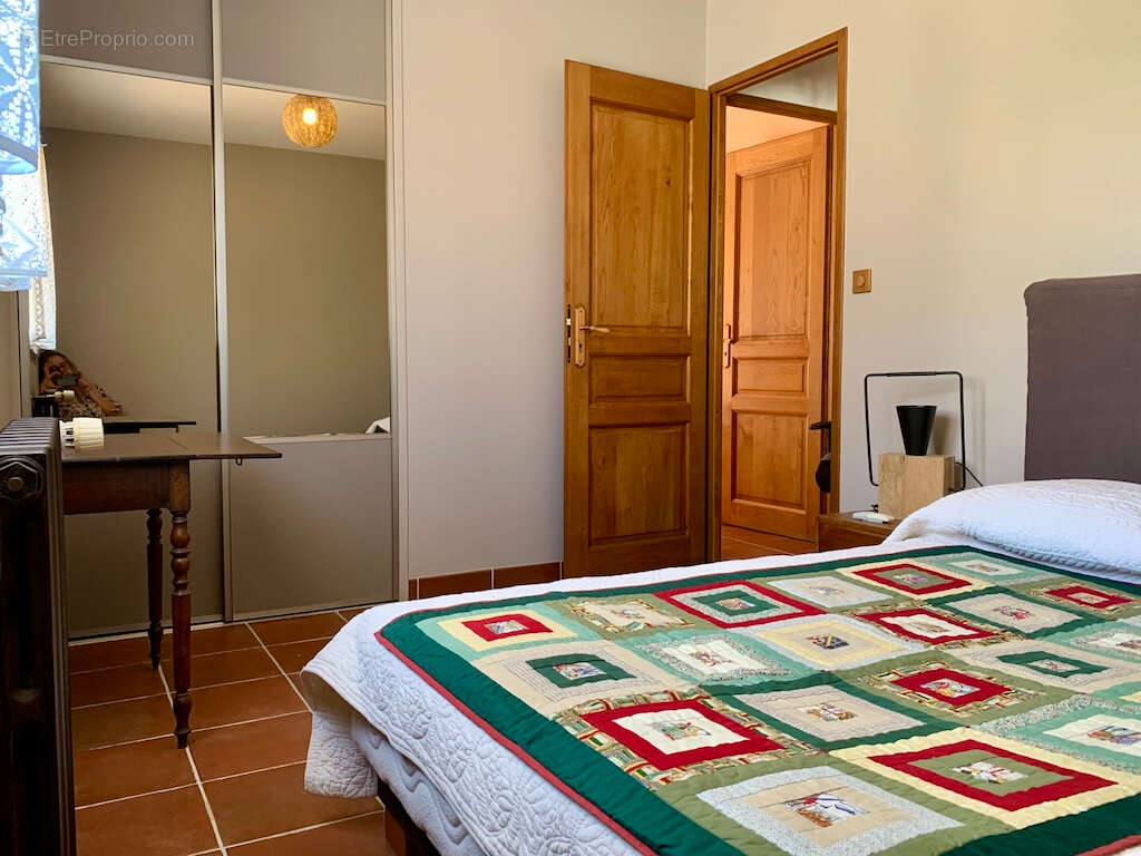 Maison plain-pied avec piscine, dépendance et double garage à proximité directe de Cahors - photo 9