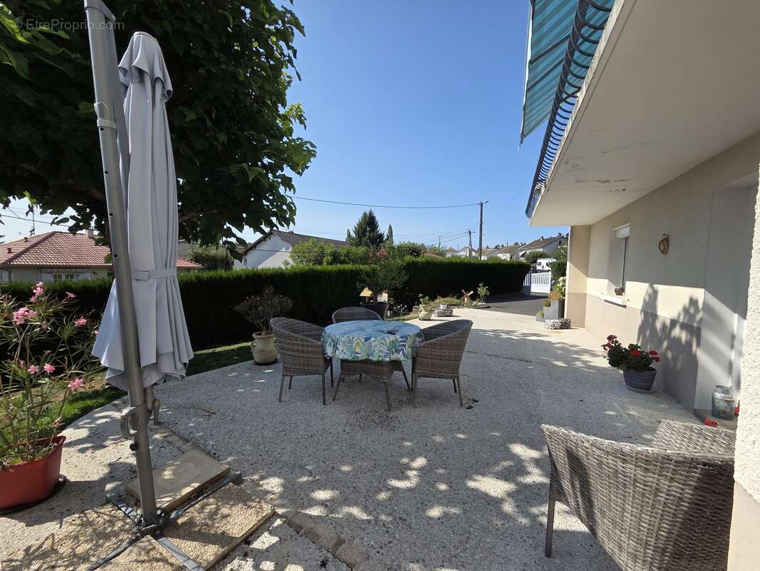 Maison à SAINT-LEONARD-DE-NOBLAT