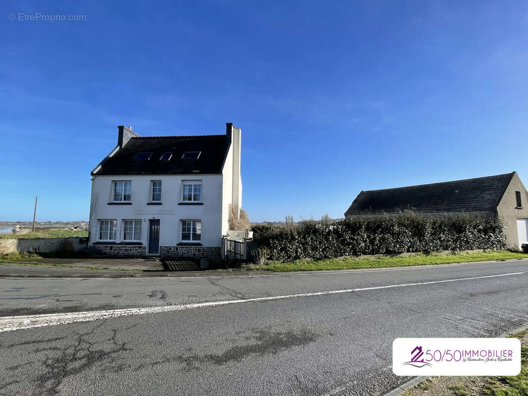 Maison à PLOUNEVEZ-LOCHRIST