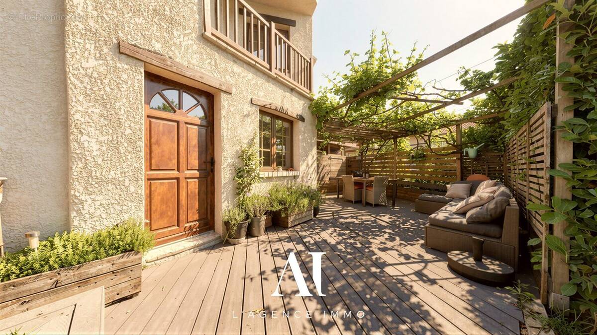 Maison à PERON