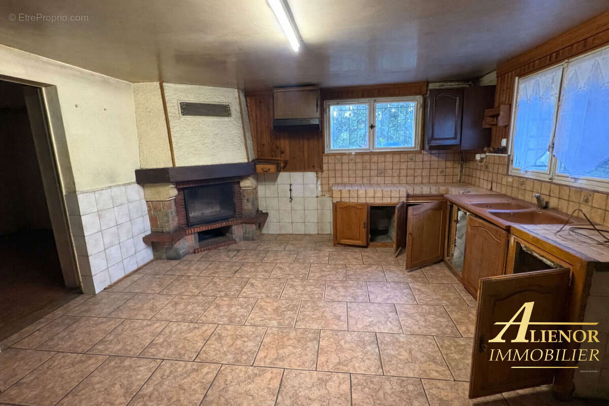 Maison à SAINT-LEON-SUR-L'ISLE