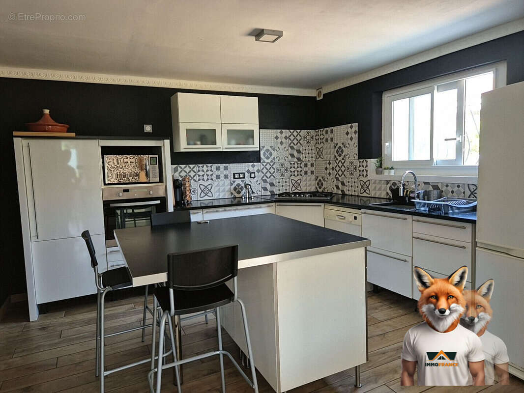 Maison à SAINT-HILAIRE-DE-BRETHMAS