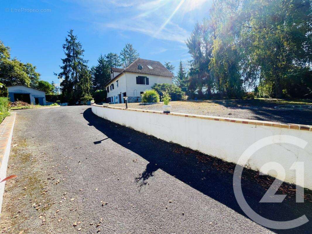 Maison à VERNEUIL-SUR-VIENNE